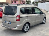 Usata Ford Tourneo Courier 95 CV (69 kW) 2015 Grigio Monovolume