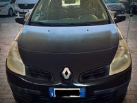 Usata Renault Clio II 68 CV (50 kW) 2008 Nero Berlina