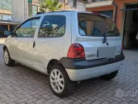 Usado Renault Twingo Authentique 58 CV (42 kW) 2001 Gris Utilitario