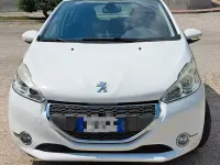 Usata Peugeot 208 Allure 82 CV (60 kW) 2013 Bianco Utilitaria
