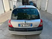 Usata Renault Clio II Luxe 75 CV (55 kW) 2005 Grigio Berlina