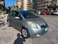 Usata Toyota Yaris 87 CV (63 kW) 2006 Grigio Berlina
