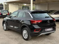 Usata VW T-Roc Life 116 CV (85 kW) 2023 Nero SUV