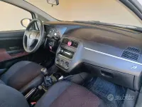Usata Fiat Grande Punto 75 CV (55 kW) 2007 Bianco Utilitaria