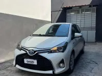 Usata Toyota Yaris Hybrid Style 75 CV (55 kW) 2015 Bianco Berlina
