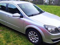 Usata Opel Astra Elegance 101 CV (74 kW) 2004 Argento Berlina