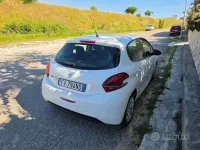 Usata Peugeot 208 68 CV (50 kW) 2015 Bianco Utilitaria