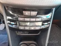 Usata Peugeot 2008 Allure 120 CV (88 kW) 2017 Verde SUV