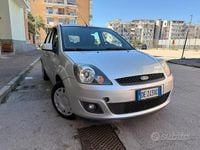 Usata Ford Fiesta Titanium 68 CV (50 kW) 2007 Grigio Utilitaria