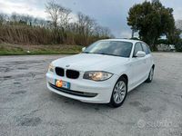 Begagnad BMW 118 2011 Vit Halvkombi