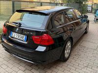 Usata BMW 318 143 CV (105 kW) 2011 Nero Station wagon