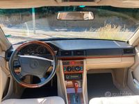 Usata Mercedes E250 113 CV (83 kW) 1994 Verde Station wagon