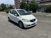 Usata Mercedes A150 Elegance 95 CV (69 kW) 2011 Bianco Utilitaria