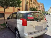 Usado Peugeot 5008 112 CV (82 kW) 2011 Gris Monovolumen