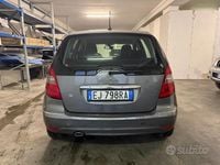 Usata Mercedes A180 Elegance 108 CV (79 kW) 2011 Grigio Berlina