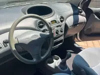 Usata Toyota Yaris Sol 68 CV (50 kW) 2000 Grigio Berlina