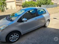 Usata Toyota Yaris 65 CV (47 kW) 2004 Grigio Utilitaria