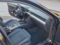 Usata VW Passat R-line 150 CV (110 kW) 2022 Nero Station wagon