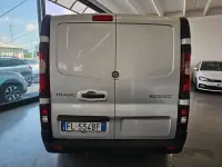 Usata Renault Trafic SE 125 CV (91 kW) 2017 Argento Monovolume