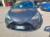 Usata Toyota Yaris Lounge 69 CV (50 kW) 2017 Grigio Berlina