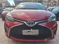 Usata Toyota Yaris Lounge 69 CV (50 kW) 2016 Rosso Berlina