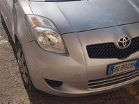 Usata Toyota Yaris 65 CV (47 kW) 2010 Grigio Utilitaria