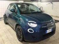 Usata Fiat 500e La Prima 42 kW (58 CV) 2022 Blu/azzurro Utilitaria