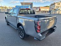 Nuova Isuzu D-Max 163 CV (119 kW) 2026 Kinabalu gray Pick-up