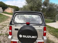 Usado Suzuki Jimny 80 CV (58 kW) 2000 Gris SUV