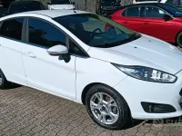 Usata Ford Fiesta 75 CV (55 kW) 2015 Bianco Utilitaria
