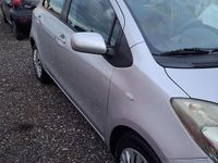 Usata Toyota Yaris Sol 90 CV (66 kW) 2010 Grigio Utilitaria