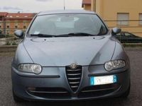 Begagnad Alfa Romeo 147 Distinctive 105 HK (77 kW) 2002 Blå Halvkombi