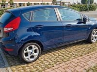 Usata Ford Fiesta 97 CV (71 kW) 2012 Blu Utilitaria