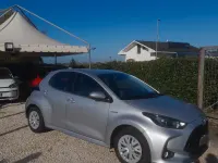 Usata Toyota Yaris Hybrid Lounge 92 CV (67 kW) 2022 Argento Berlina