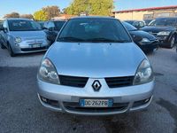 Begagnad Renault Clio II Dynamique 75 HK (55 kW) 2007 Silver Sedan