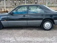 Usata Mercedes E200 136 CV (100 kW) 1993 Nero Berlina