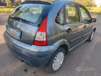 Begagnad Citroën C3 60 HK (44 kW) 2006 Grå Sedan