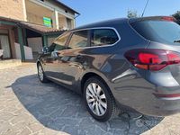 Usata Opel Astra Cosmo 110 CV (80 kW) 2012 Marrone Station wagon