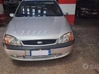 Usata Ford Fiesta 75 CV (55 kW) 2001 Grigio Utilitaria