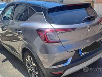 Usata Renault Captur 145 CV (106 kW) 2022 Grigio SUV