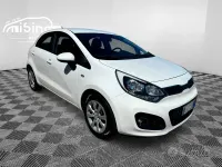 Usado Kia Rio Active 75 HP (55 kW) 2013 Branco Sedan