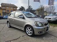Usata Toyota Yaris Sport 106 CV (77 kW) 2002 Grigio Utilitaria