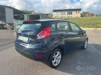 Usata Ford Fiesta Titanium 95 CV (69 kW) 2015 Blu Utilitaria