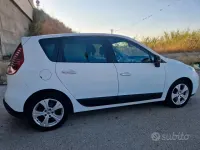 Usata Renault Scénic III XMOD 110 CV (80 kW) 2012 Bianco Monovolume