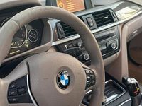 Begagnad BMW 318 90 HK (66 kW) 2013 Brun Kombi