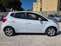 Usata Kia Venga 90 CV (66 kW) 2011 Bianco Utilitaria