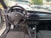 Usata Alfa Romeo Giulietta Distinctive 140 CV (102 kW) 2011 Bianco Berlina