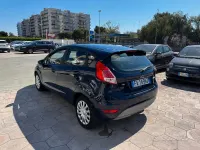Usado Ford Fiesta 95 CV (69 kW) 2015 Azul Utilitario
