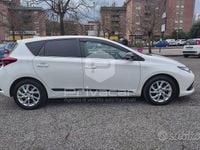 Usata Toyota Auris Lounge 111 CV (81 kW) 2016 Bianco Utilitaria
