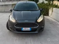 Usata Ford Fiesta 100 CV (73 kW) 2016 Grigio Utilitaria